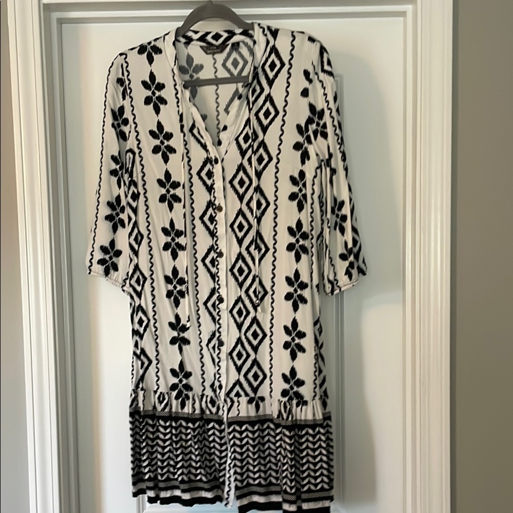 Mlle Gabrielle Black and White Scoop Neck Midi Dress
